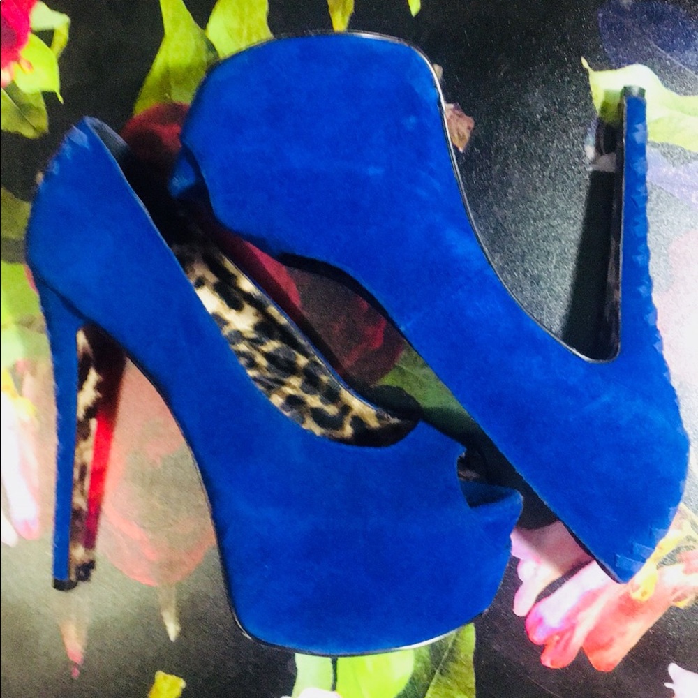 Betsey Johnson Stunning Blue Stilettos